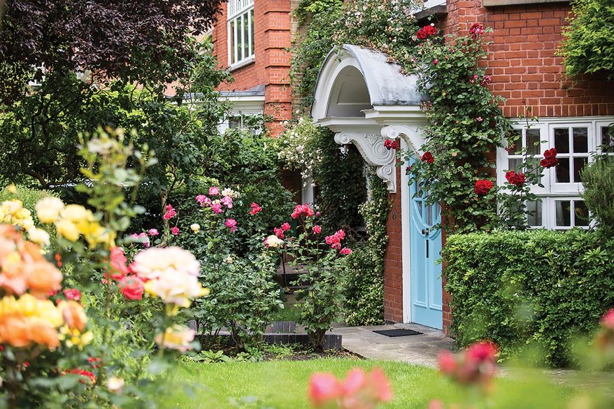 Sigmund Freud’s house. Entrance door & the garden | museum photography | © Freud Museum London
