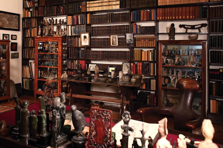 Sigmund Freud’s library | museum photography | © Freud Museum London