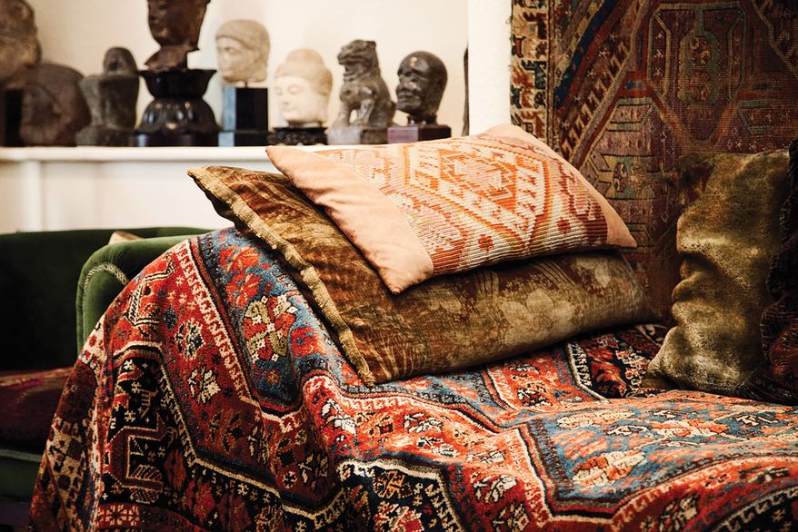 Sigmund Freud’s psychoanalytic couch | museum photography | © Freud Museum London