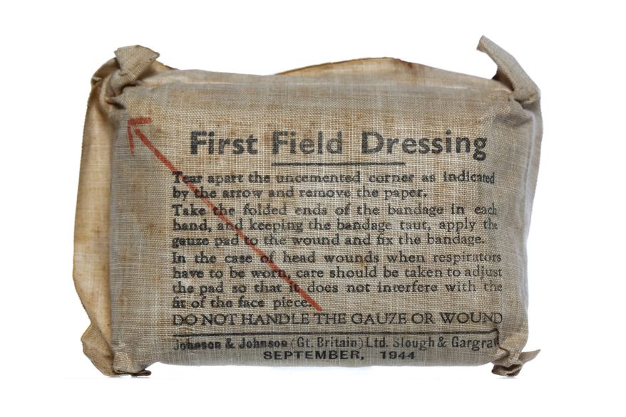 Johnson & Johnson Ltd. First Field Dressing 1944 | collection photography | © British Red Cross Museum & Archives